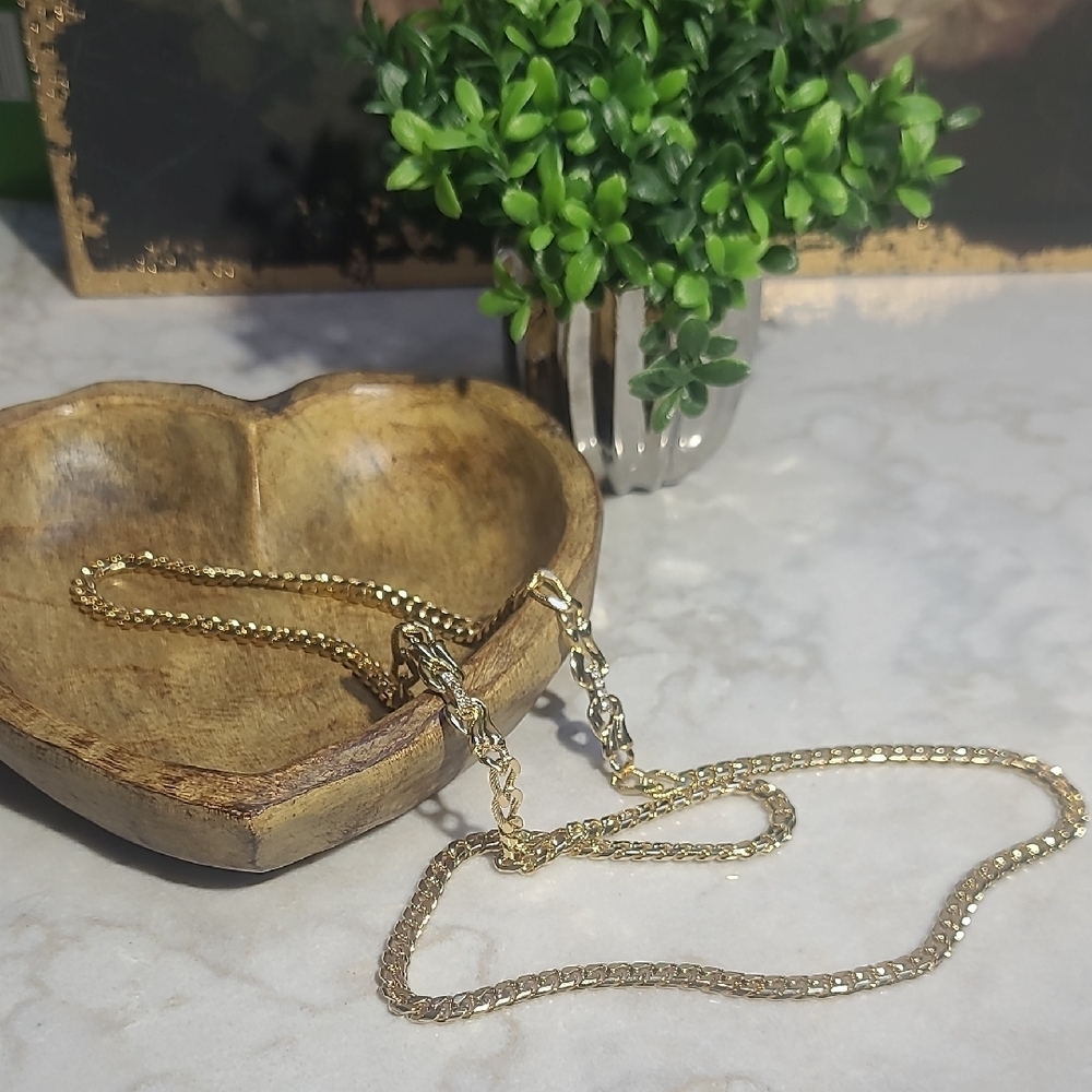 Stunning Elegant Gold Chain Necklace